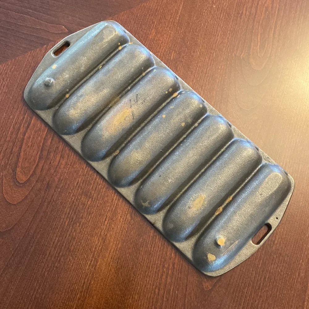 Vintage cast iron corn bread pan